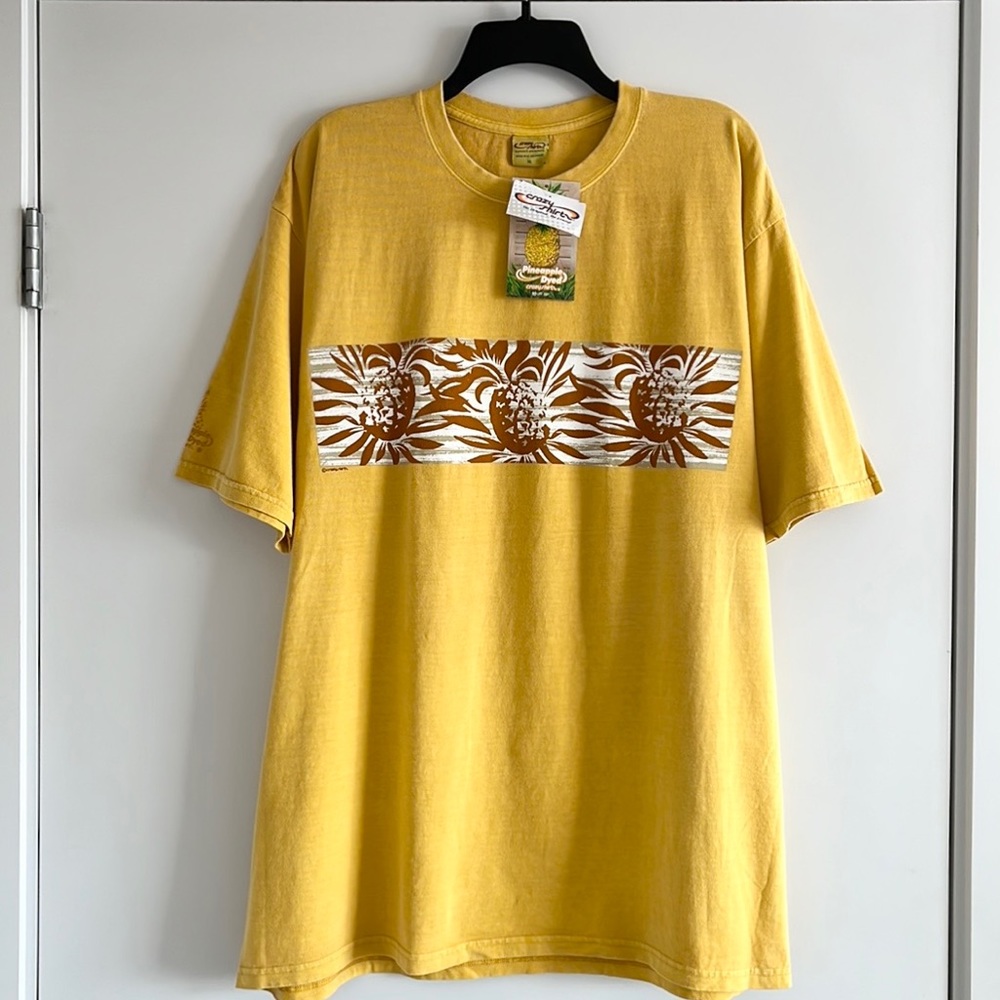 Crazy shirts Hawaii original pineapple dyed crew neck t-shirt